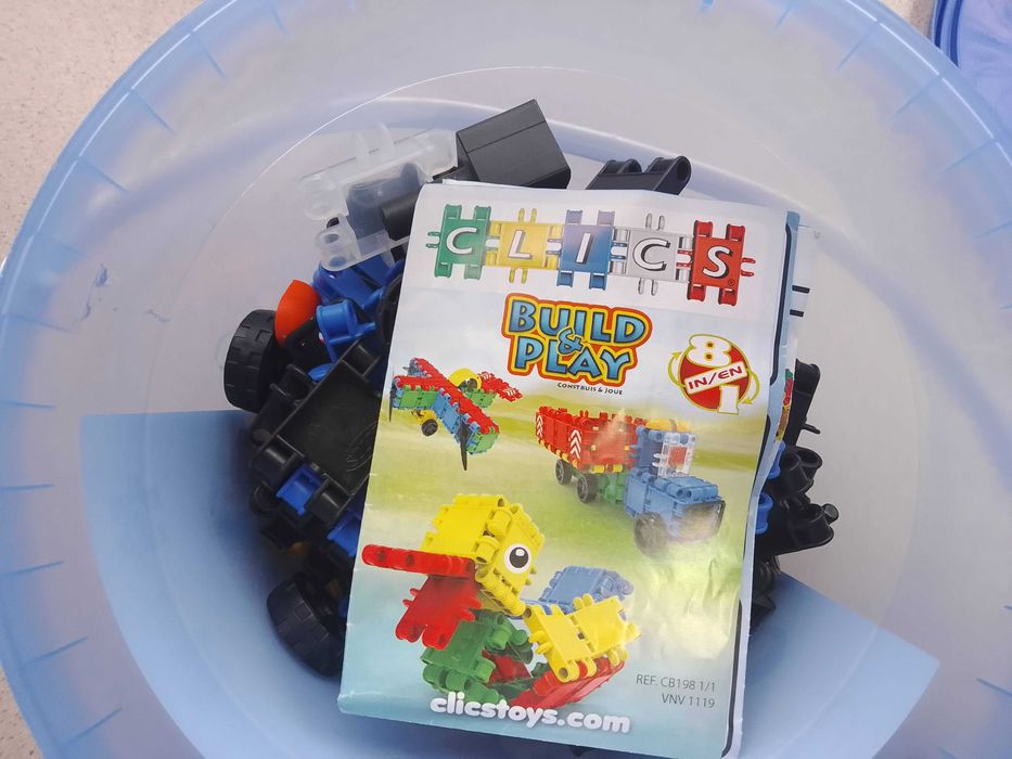 Klocki konstrukcyjne CLICS, wiaderko, 160 elementów