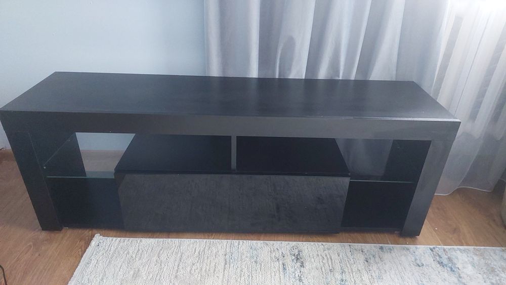 тумбочка під телевізор