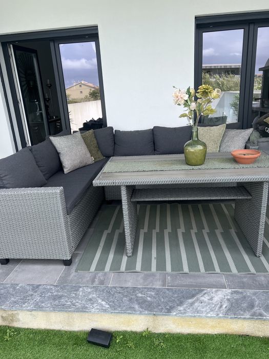 Sofas e mesa para exterior