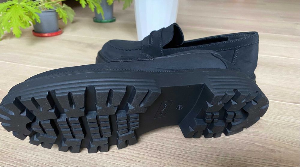Buty nowe zamszowe czarne damskie 39
