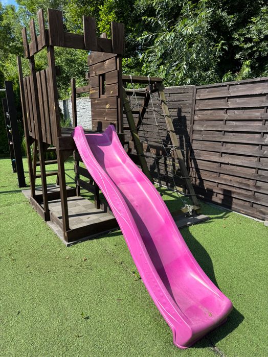 Plac zabaw / zjeżdżalnia / siatka / drabinka
