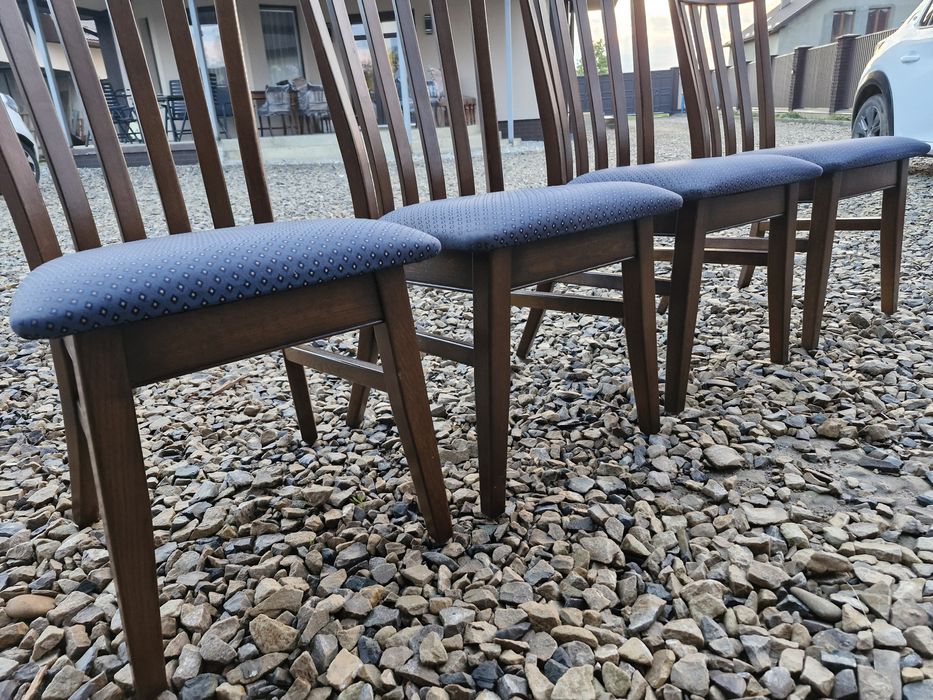 Стільці дубові .