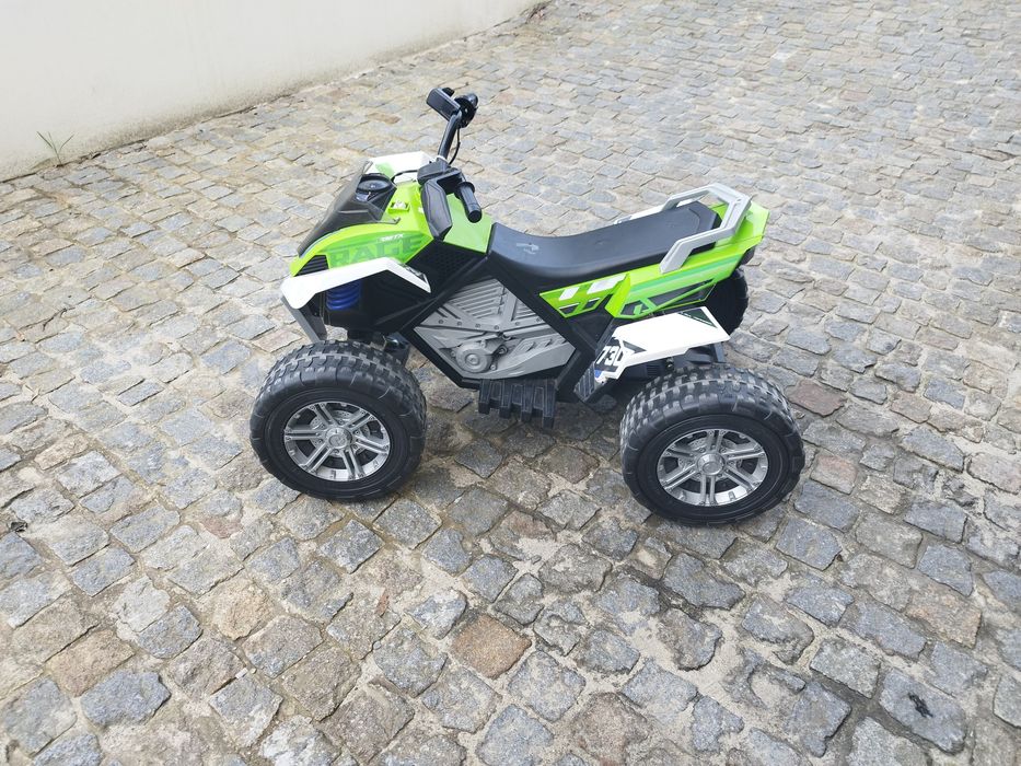 Moto 4 injusa 240v bateria