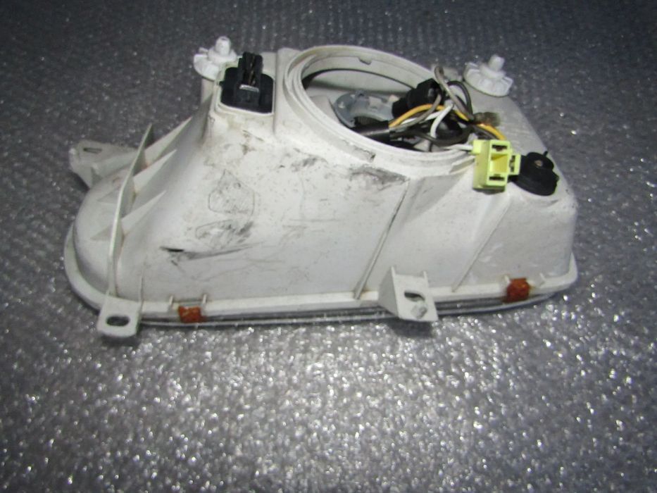 Farol VW GOLF III , usado em bom estado, lado direito
