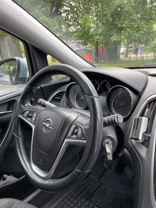 Продам Opel Astra J