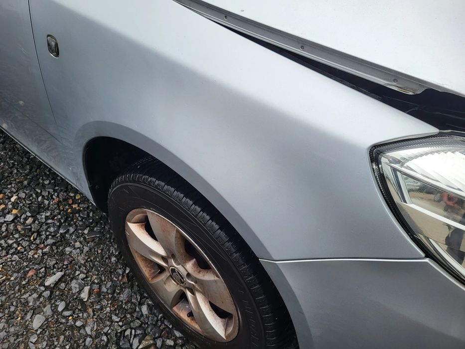 Skoda Fabia II HB Lift Błotnik Prawy Przedni LA7W 9156