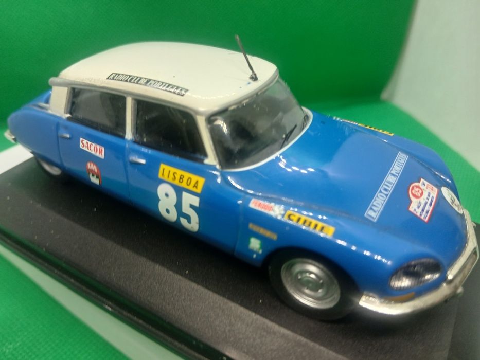 Miniaturas  1:43 Citroën F. Romaozinho  2 modelos diferentes