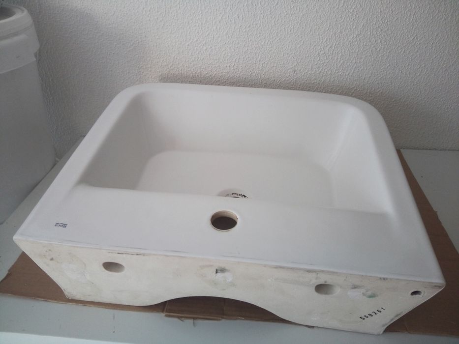 Lavatório The Gap marca Roca novo impecável