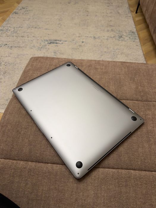 Як Новий ! Macbook pro 15 2019 i9 / 16gb / 512gb / 93% АКБ