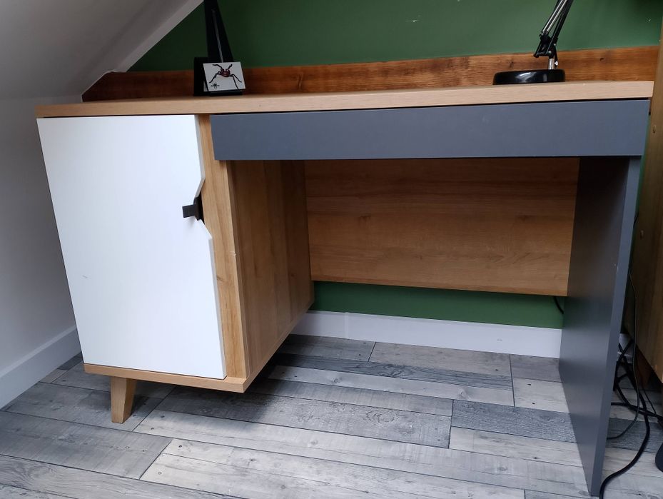 Biurko 110x50x74,5 z serii Memone BRW