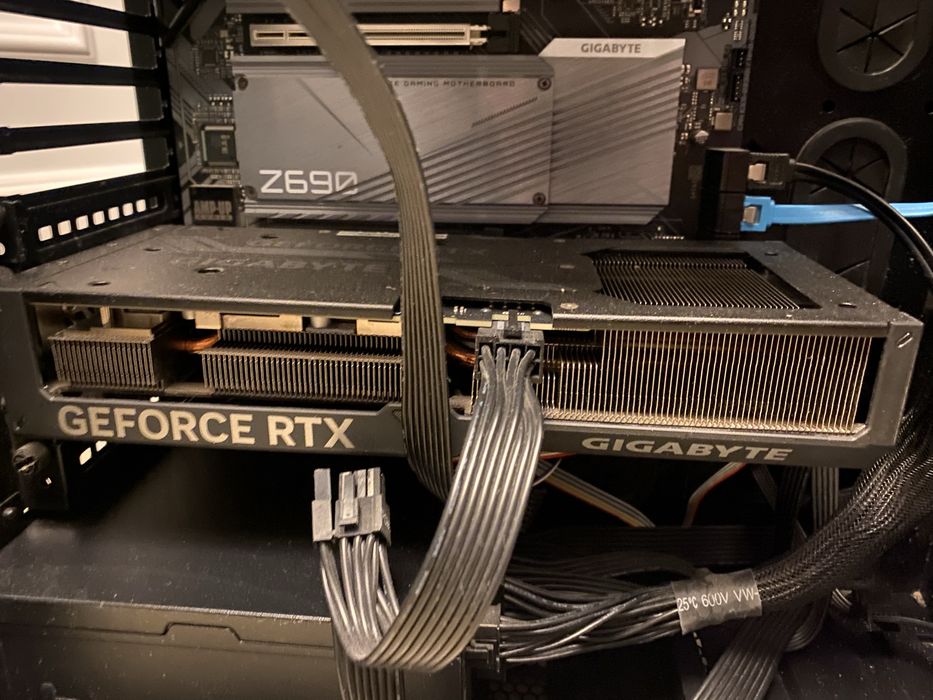 Gamingowy PC i7-13700KF / RTX 4070 / 64GB RAM / SSD NVMe – Jak Nowy!