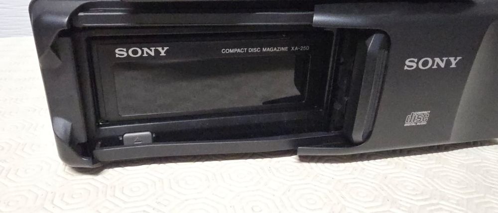 Rádio e Caixa CD Sony CDX-800