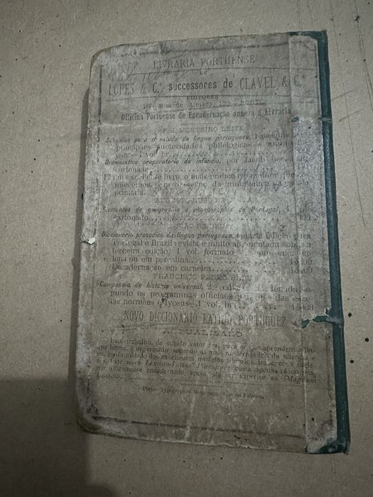 Livro de leitura muito antigo