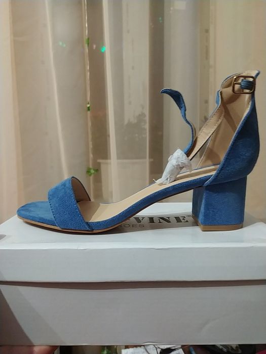 Продам босоніжки