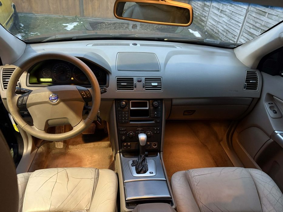 Volvo XC90 2,4 D5 Polski salon 1 właściciel bezwypadkowy