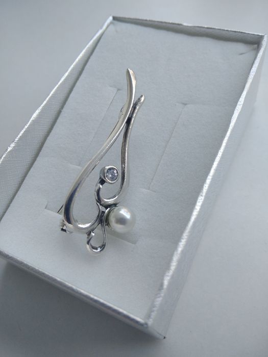 Piękna srebrna broszka z perłą srebro 925  862