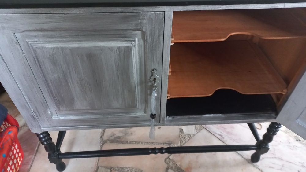 Móvel antigo recuperado