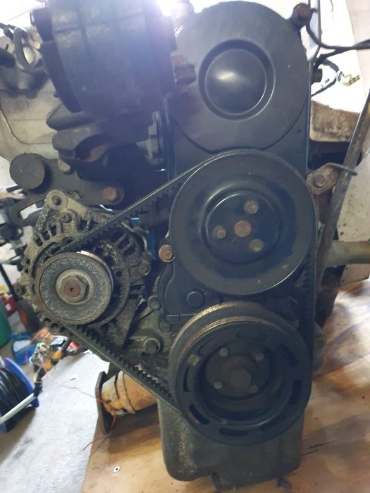 Motor + caixa Mazda 323