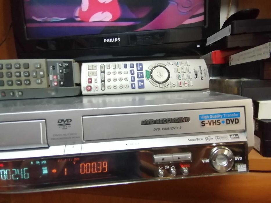 Magnetowid/Nagrywarka VHS/DVD-RW Panasonic DMR-E75V pilot