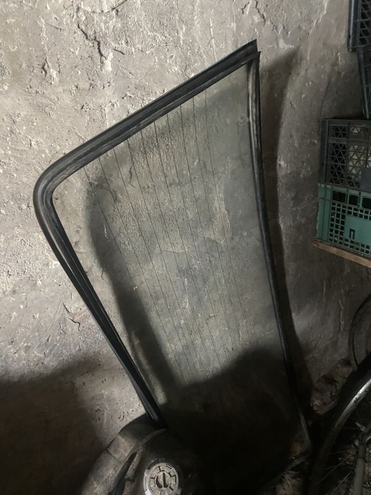 Заднє скло ваз 2101 без тріщин