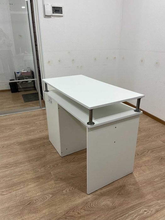 Продам манікюрний стіл