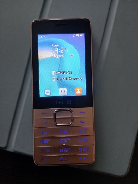 Телефон Tecno кнопочний