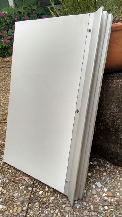 Prateleiras para Multi-Réguas