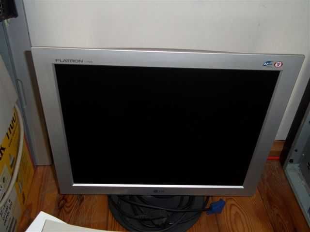 Monitor komputerowy LED złącze D-sub  17 cali