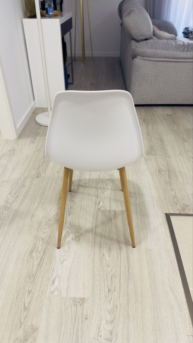 Cadeiras pvc novas branco e cor madeira