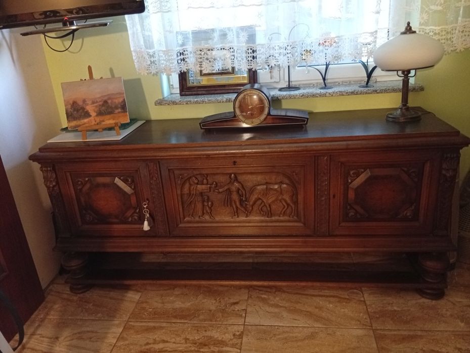 Piękna zabytkowa  rzeźbiona komoda drewniana  Wrocław