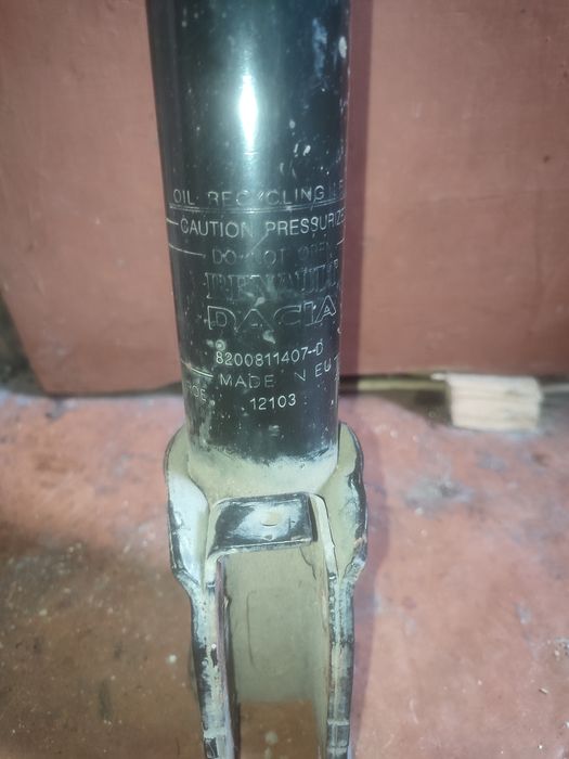 Продам амортизатор на Рено Дастер б/у