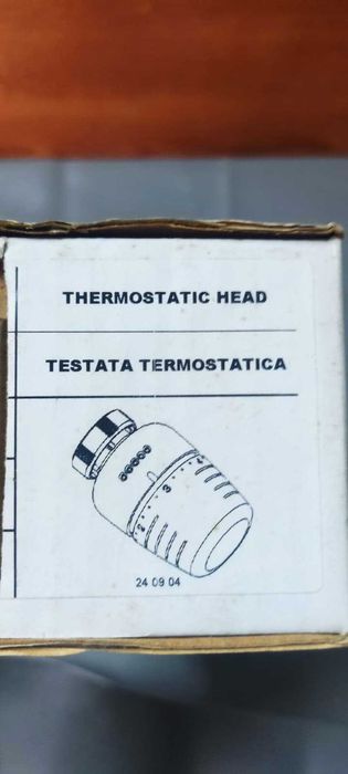 Caixa completa com 10 cabeças termostáticas Giacomini com sensor de líquido.