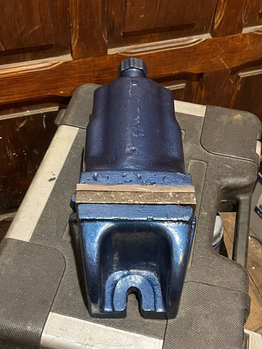 Stare prl narzedzia imadło maszynowe bison