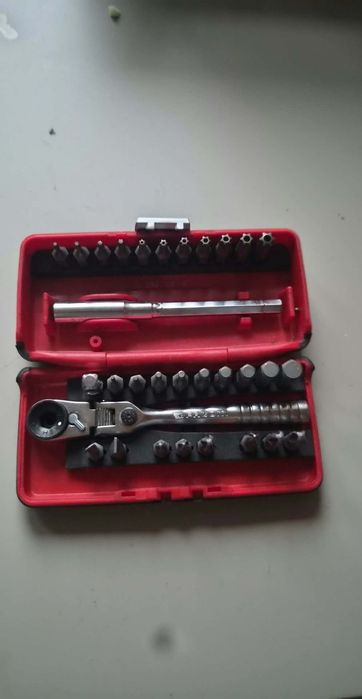 Zestaw końcówek wkrętakowych (bitów) 1/4" z grzechotką obrotową FACOM R.PE360J22PB