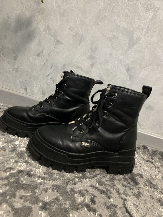 Зимові стильні черевики на високій підошві