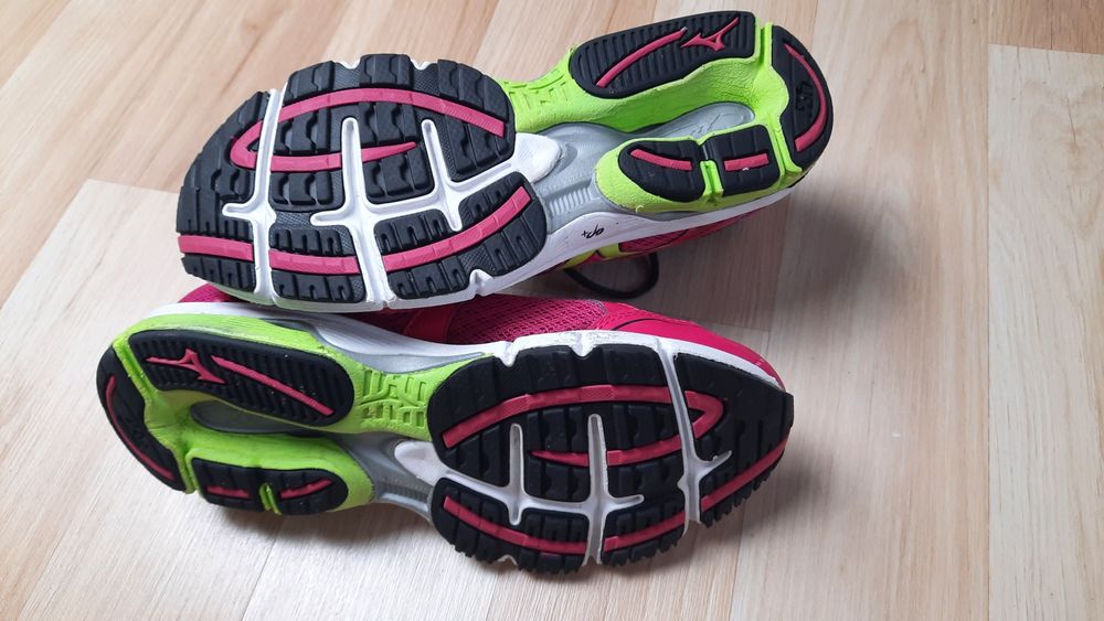 Buty do biegania Mizuno Wave Ultima 5 roz. 39