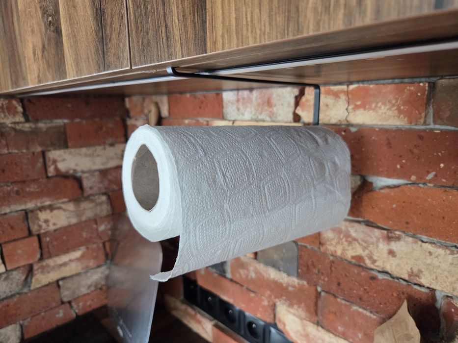 Uchwyt wieszak na ręczniki papierowe