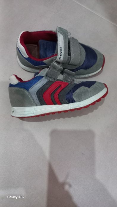 Vários ténis menino