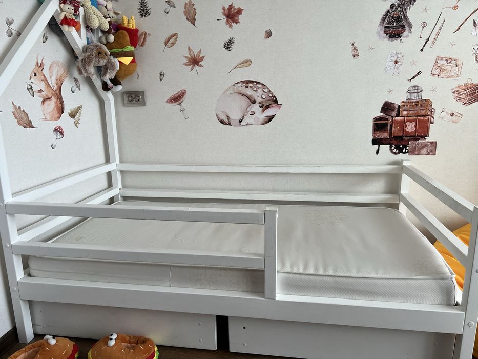 Продам Дитяче ліжко-будиночок з натурального дерева (вільха)