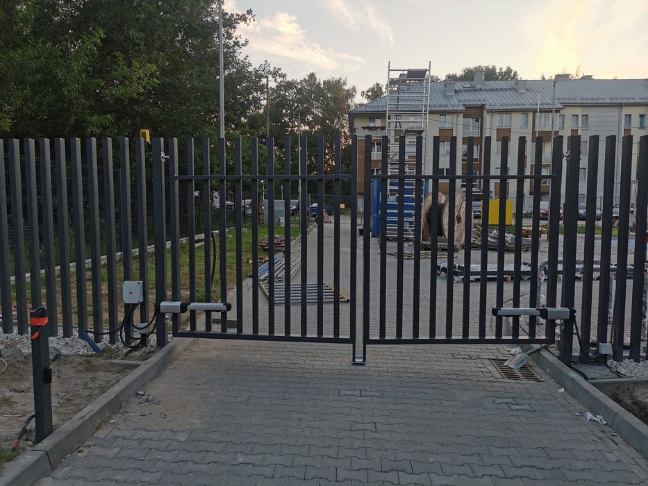 Siłowniki do bram serwis Montaż bramy garażowe Nice Bft Came automaty