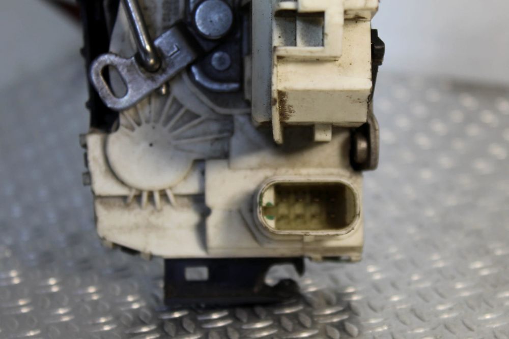 Замок дверей лівої Mercedes Sprinter W906 Бокова Спринтер 906