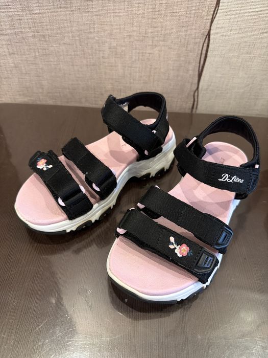 Босоніжки skechers  на дівчінку 32 розмір