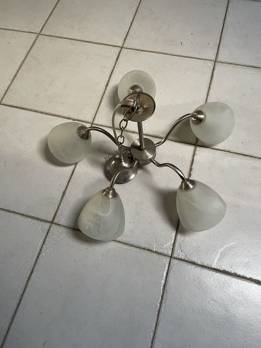 Candeeiro em bom estado