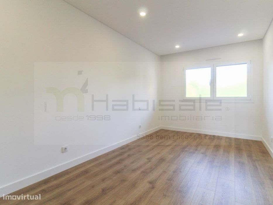 Apartamento T3 com varanda e barbecue | Paradela, Santo António dos...