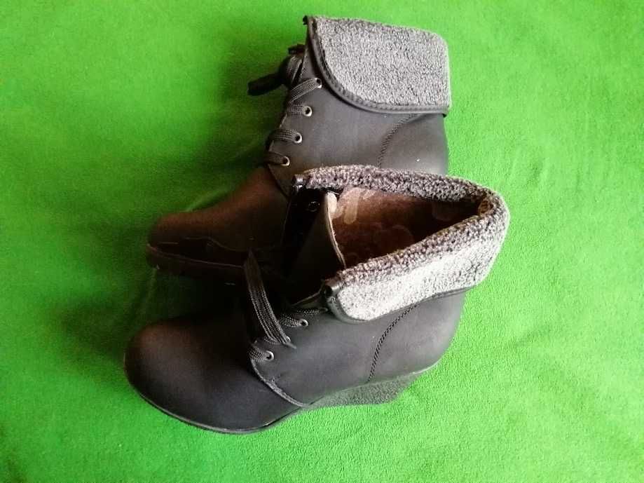 Жіночі демісезонні чоботи. Сапоги на танкетке. Розмір 38