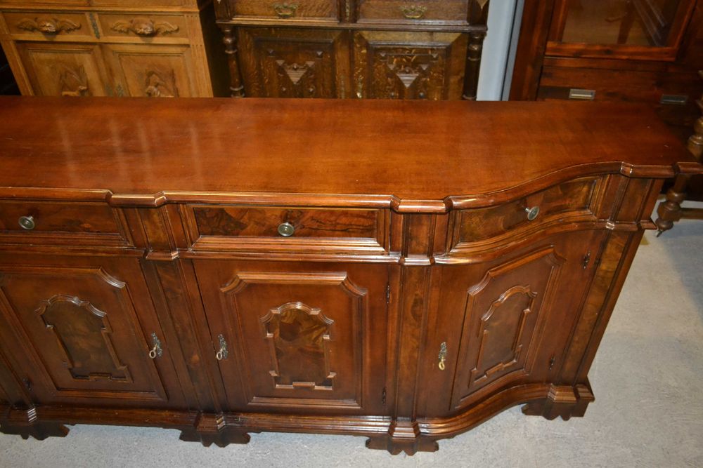 komoda włoska .orzech .238 cm.