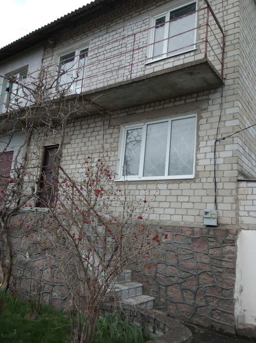 Продається двоповерховий котедж у м. Баштанка