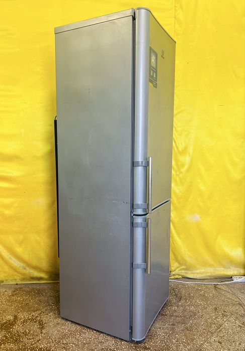 Двухкамерный холодильник Indesit