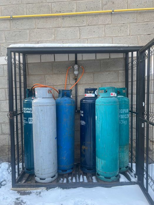 6x Butla 33kg wraz z reduktorem i klatką