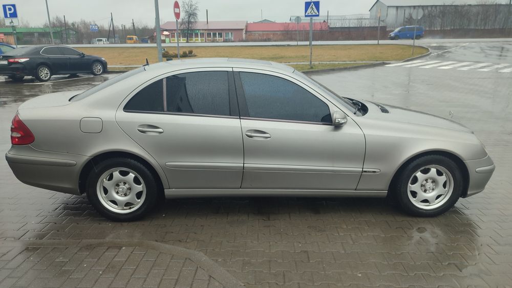 Продам машну мерседес